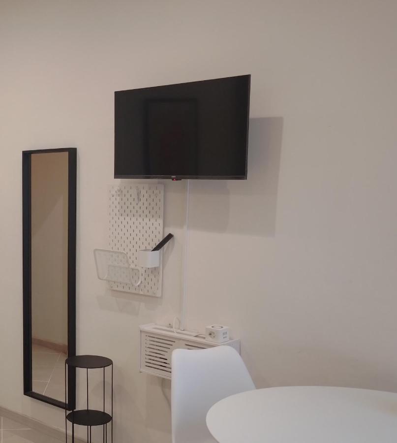 Guazzo Apartment - Self Check-In Parma Eksteriør bilde